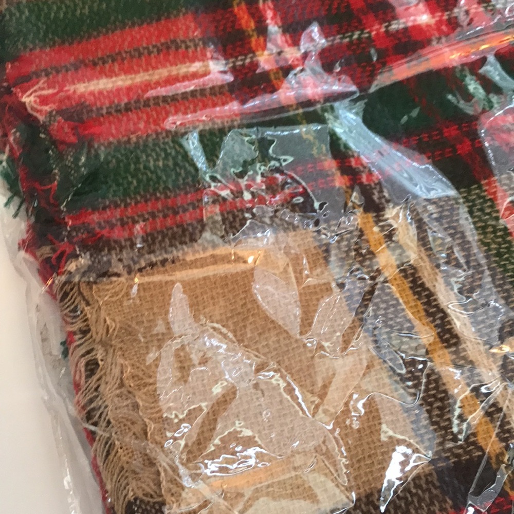 Plaid scarf. NWT RED, green, beige, winter, fringe Christmas, fall - Picture 11 of 12